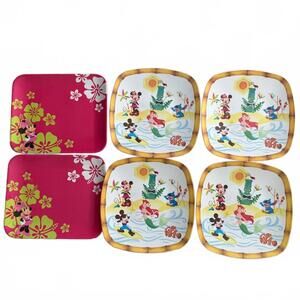 Disney store plastiques- plastic plates - vintage